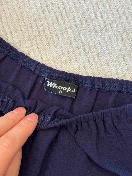 Vintage Navy Floral Embroidered off shoulder or Short-Sleeve Women's Top xs to s - Picture 9 of 15